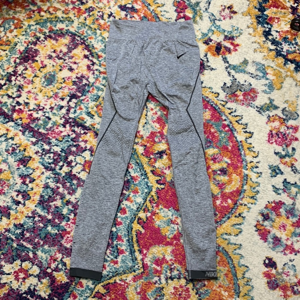 Nike pro compression leggings